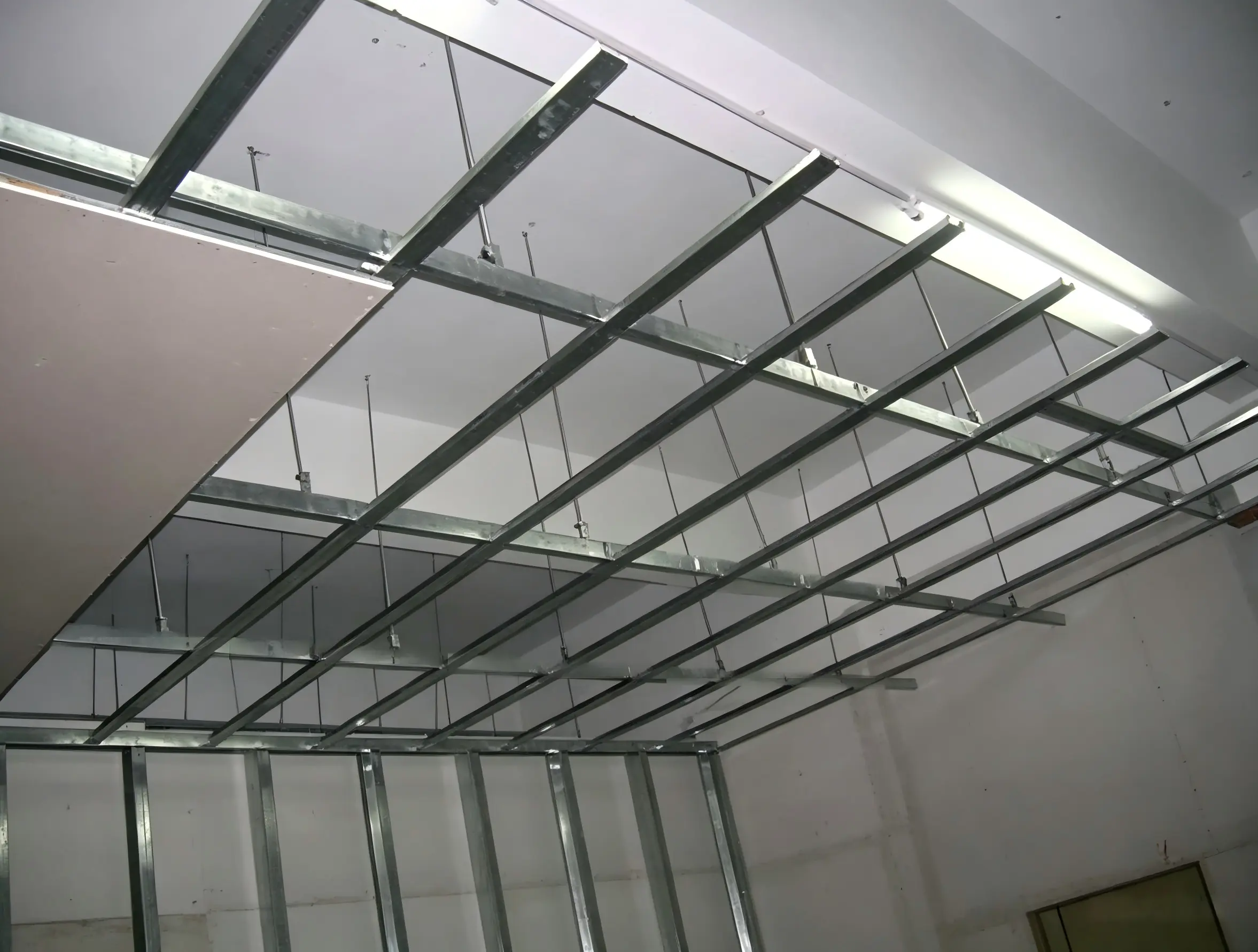 Rib support structure